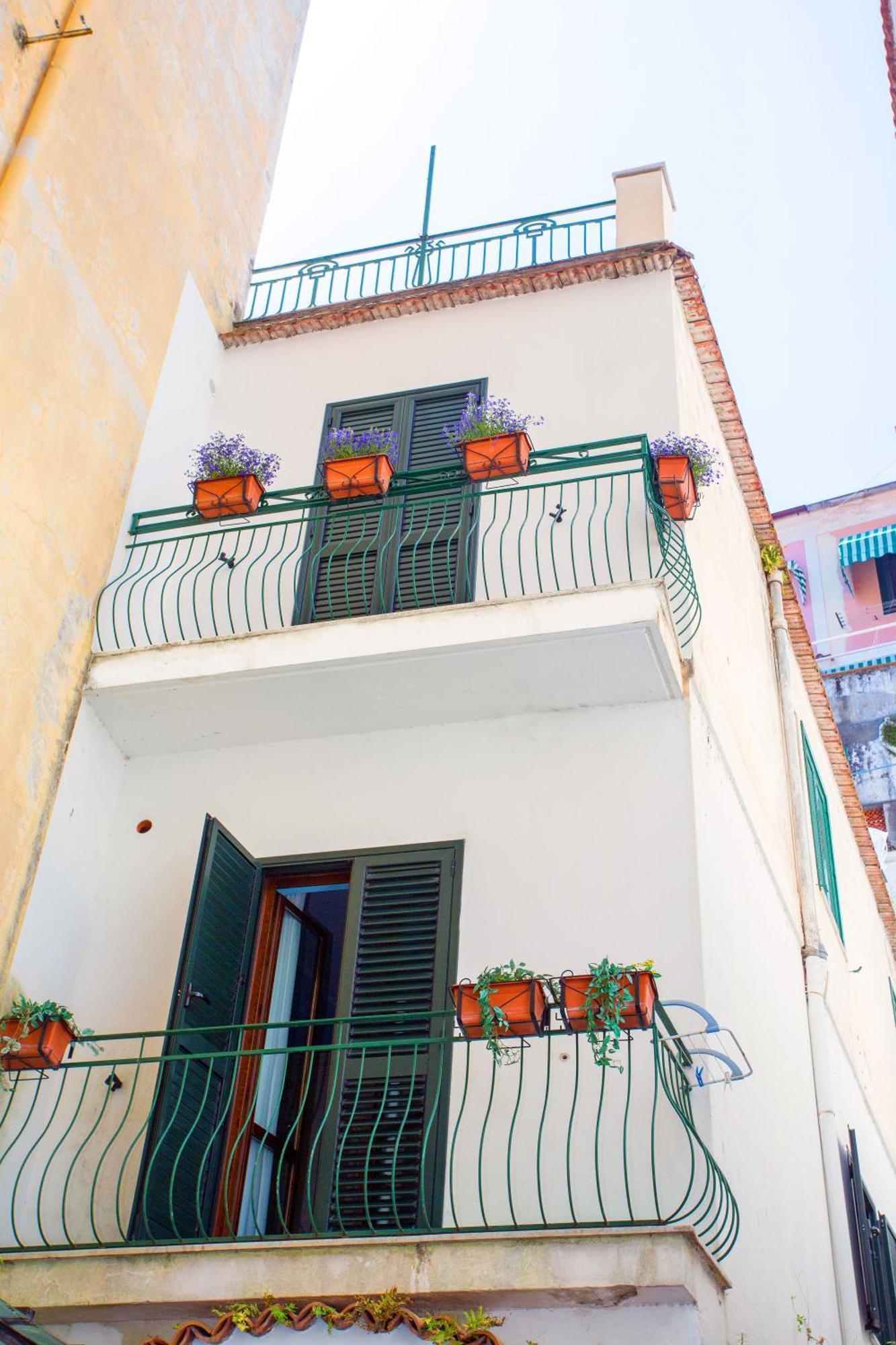 Amalfi Apartments Design Centro Storico Екстериор снимка