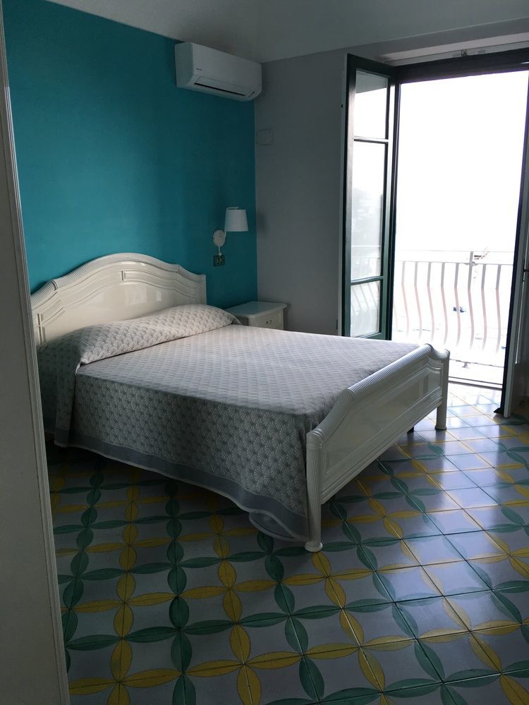 Amalfi Apartments Design Centro Storico Екстериор снимка