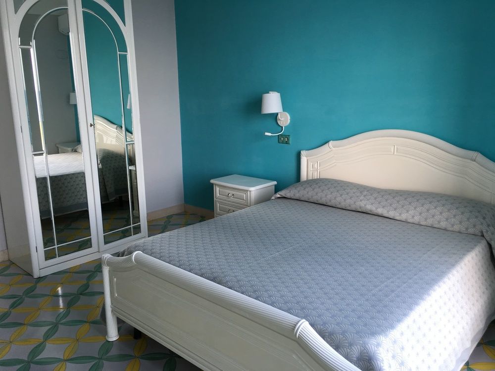Amalfi Apartments Design Centro Storico Екстериор снимка
