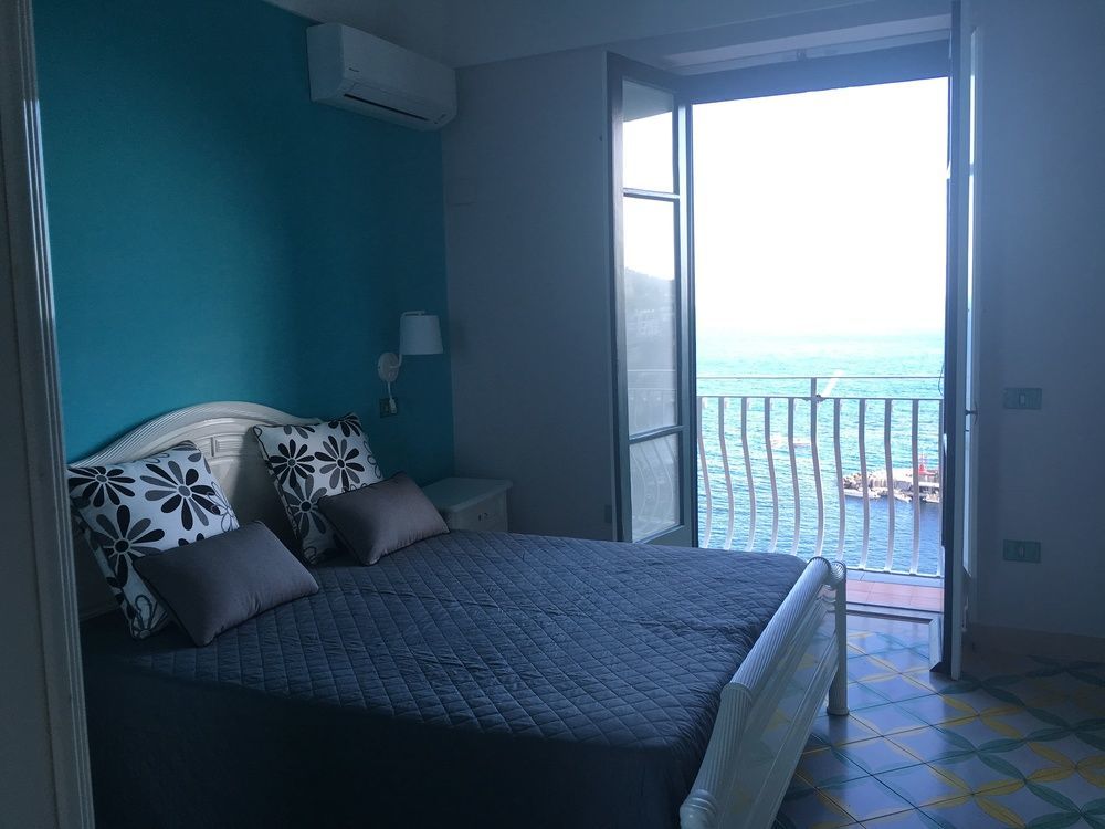 Amalfi Apartments Design Centro Storico Екстериор снимка